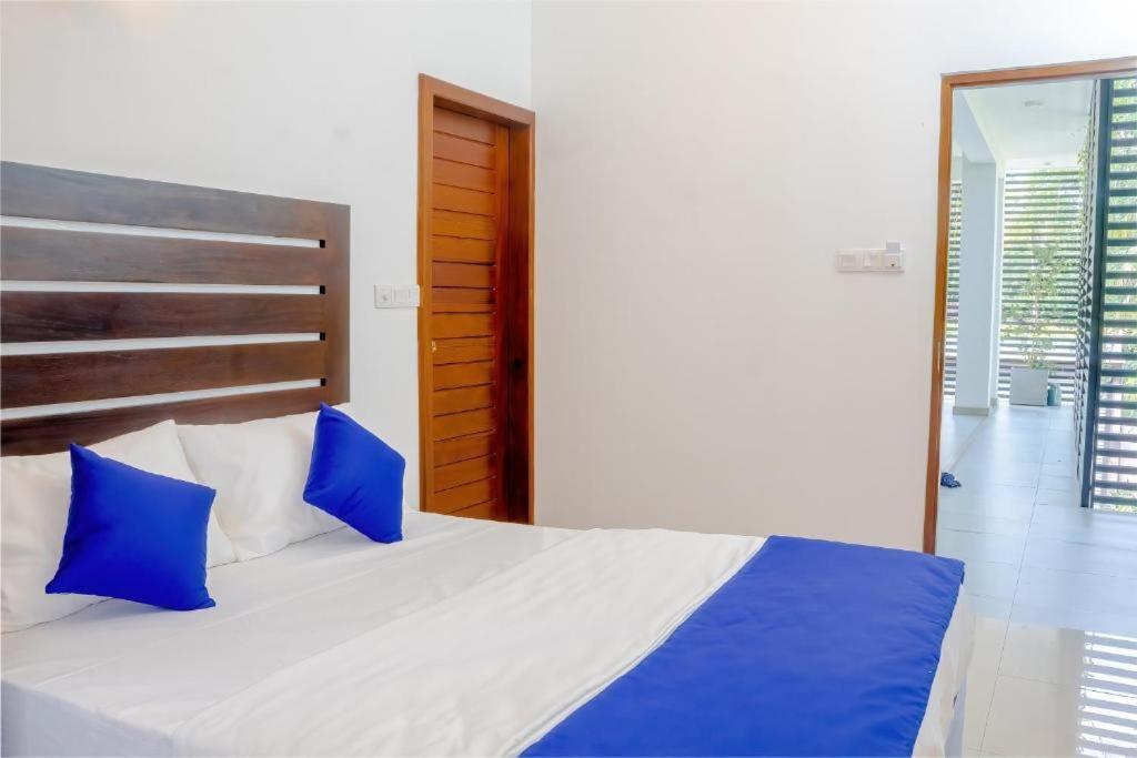 Ceylanro Transit Villa Негомбо Экстерьер фото